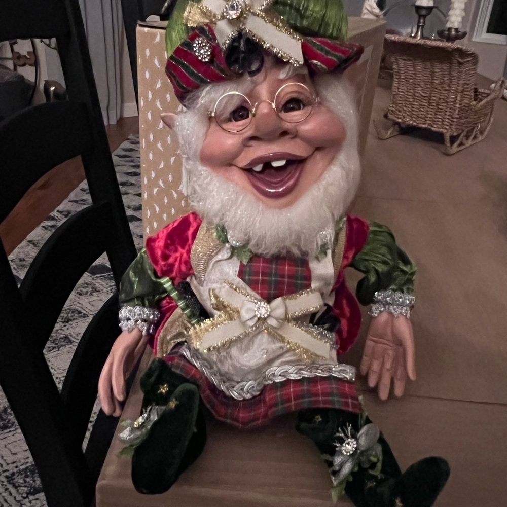 Mark Robert's medium wrapping elf.